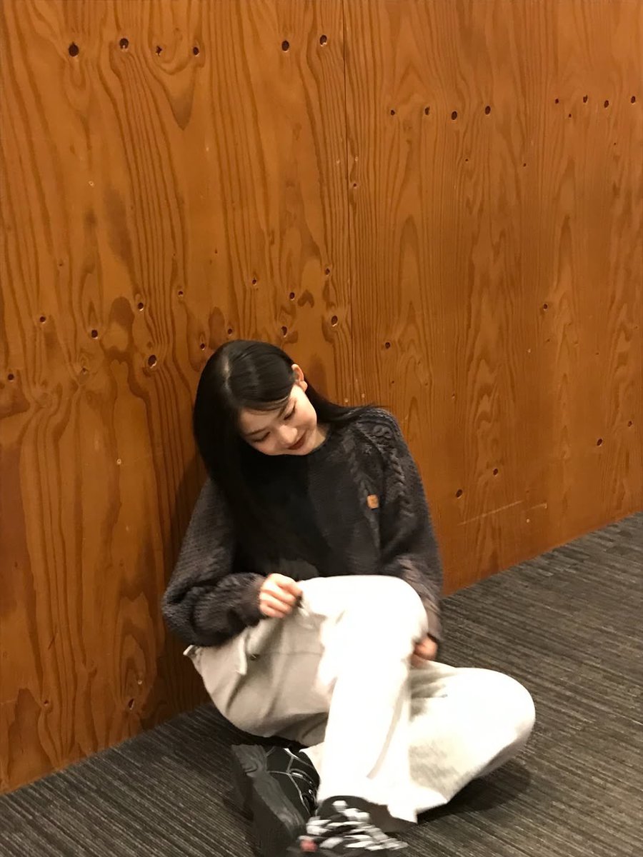 and then waiting for the main boy character to fulfill his promise to pick me up for a date as the rain calms down a bit, but not the thumping of my poor little heart. ⸌☻꙳