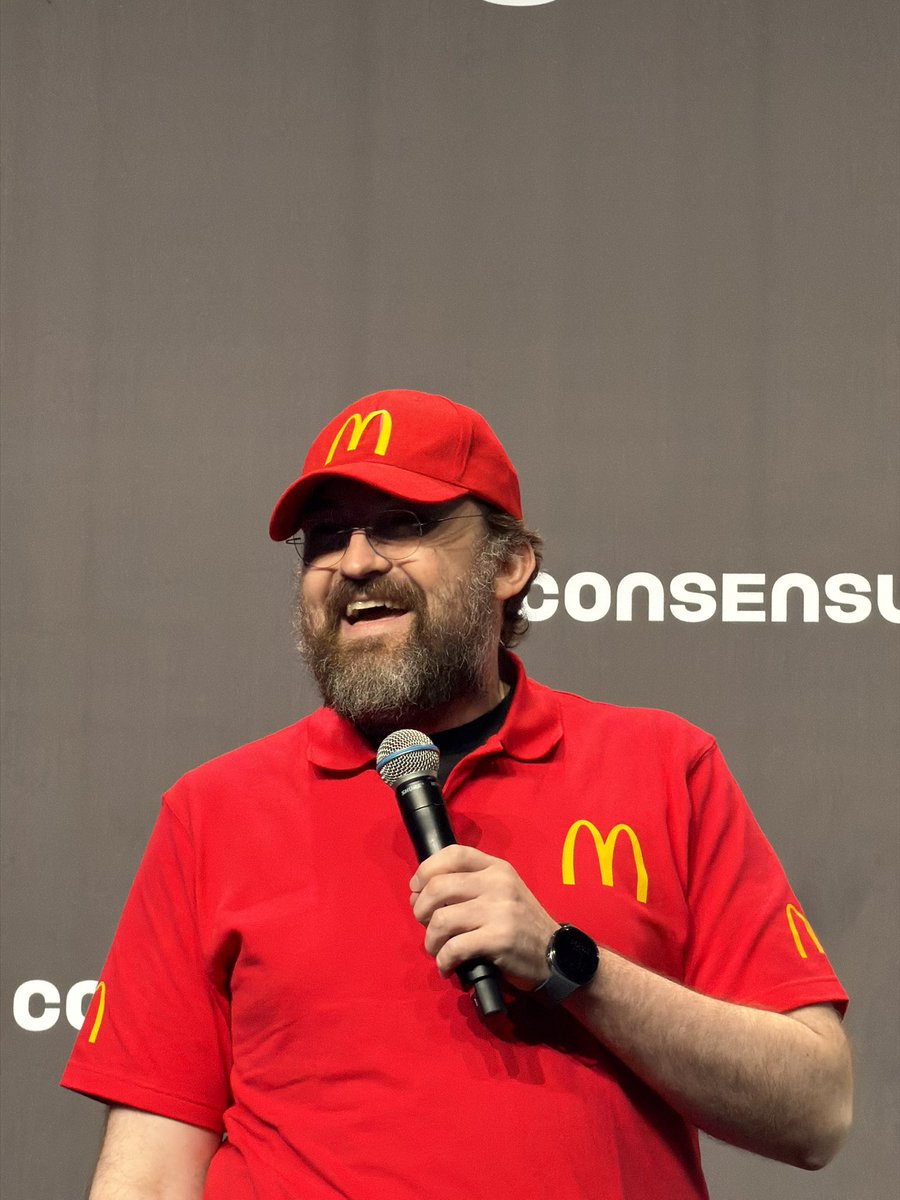 utxointern's tweet photo. Why does this picture of @IOHK_Charles feel so damn bullish. 🚀

he's been casually dropping huge news in McMode. 😂

$USDC $ADA $NIGHT https://t.co/qt8lqYVbIV
