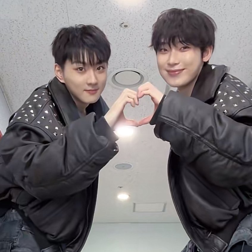 เฟรมนี้น่ารักม้ากกกกกกกกกกอะ ชิอนกับจาคาห์คือเจตอุ่นก้อปวางเป้ะ ๆ 555555555555555555555