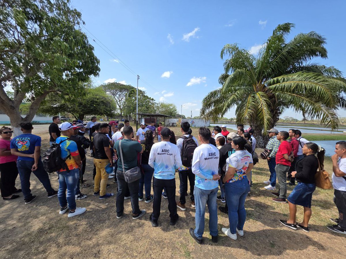 Hoy realizamos una extraordinaria asamblea d jóvenes trabajadores de distintos sectores en el Municipio Biruaca del Edo Apure, exigimos la liberación del Presidente <a href="/NicolasMaduro/">Nicolás Maduro</a> y la Primera Dama <a href="/ConCiliaFlores/">Cilia Flores</a>, seguimos avanzando y venciendo. <a href="/JuventudPSUV/">Juventud PSUV</a> <a href="/eduardopiate2/">eduardo piñate</a>