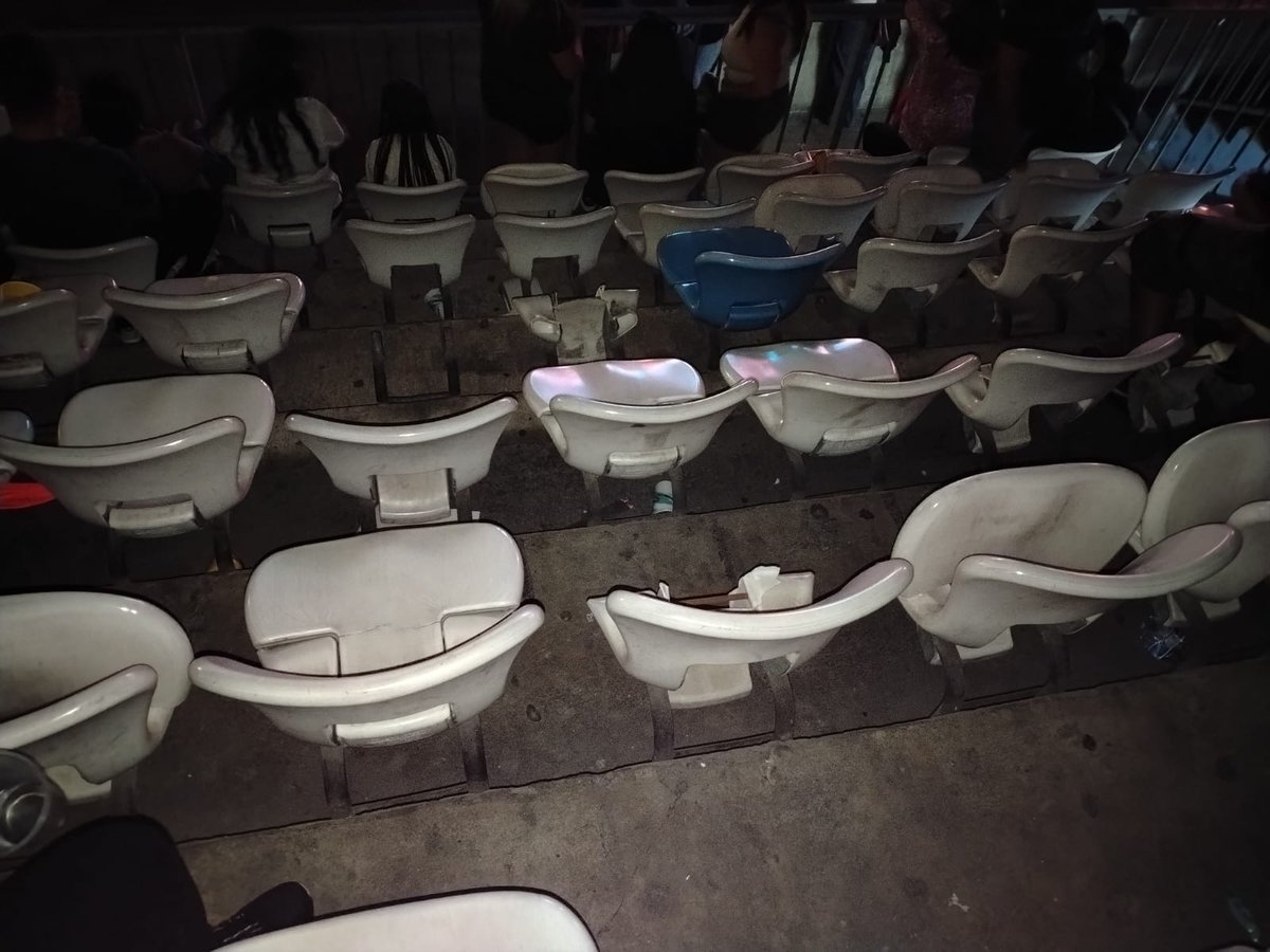 Según don <a href="/SachaRazmilic/">Sacha Razmilic</a> estaban todas las butacas disponibles y? Ahí esta la prueba. Mucha farándula con su equipo de ineptos alcalde 
#Antofagasta