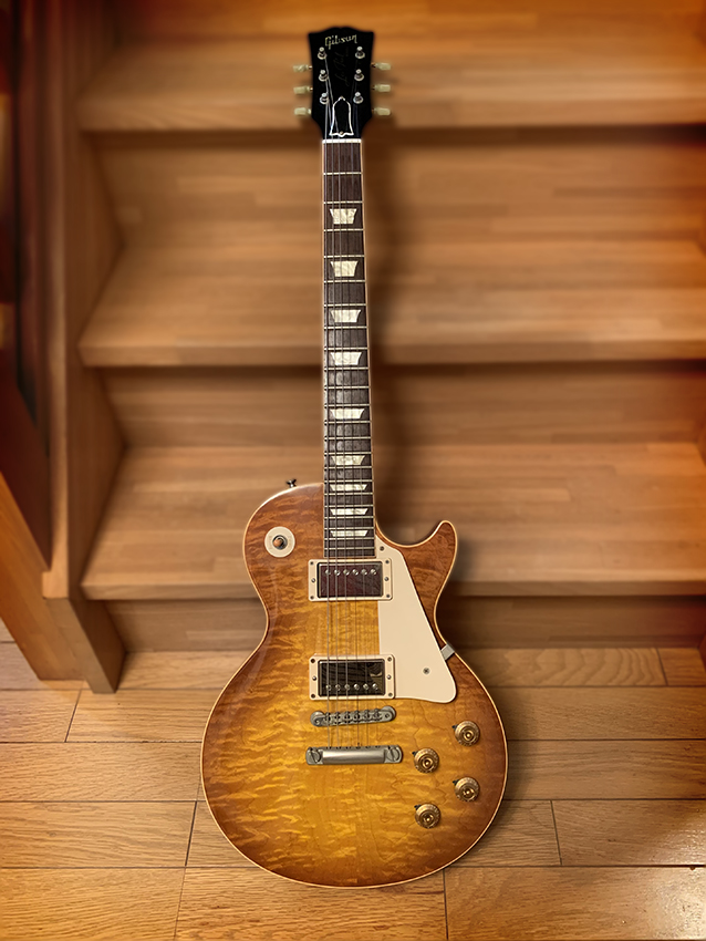 pecobro's tweet image. 59年製から
50年目の節目となる2009年
1月に購入

記念の年
ヒストリックが
大きなマイナーチェンジを
施すのは
火を見るより明らか

あえての型落ち狙いだった

どうせ今後も
マイナーチェンジが
続くんだろうし
キリがない

これを最後に
ギブソンに三行半

2008年製 Gibson
R59 Historic Collection