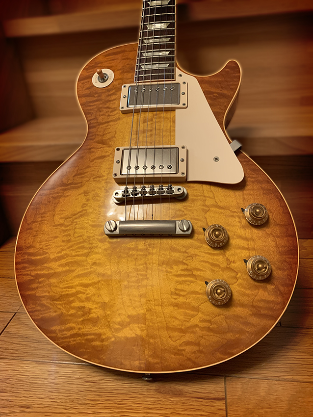 pecobro's tweet image. 59年製から
50年目の節目となる2009年
1月に購入

記念の年
ヒストリックが
大きなマイナーチェンジを
施すのは
火を見るより明らか

あえての型落ち狙いだった

どうせ今後も
マイナーチェンジが
続くんだろうし
キリがない

これを最後に
ギブソンに三行半

2008年製 Gibson
R59 Historic Collection