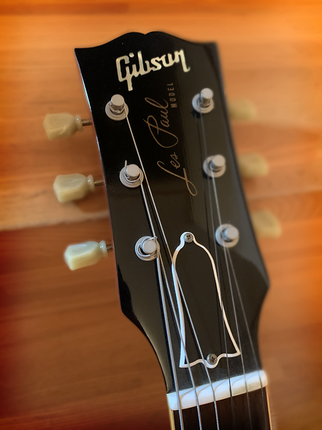 pecobro's tweet image. 59年製から
50年目の節目となる2009年
1月に購入

記念の年
ヒストリックが
大きなマイナーチェンジを
施すのは
火を見るより明らか

あえての型落ち狙いだった

どうせ今後も
マイナーチェンジが
続くんだろうし
キリがない

これを最後に
ギブソンに三行半

2008年製 Gibson
R59 Historic Collection