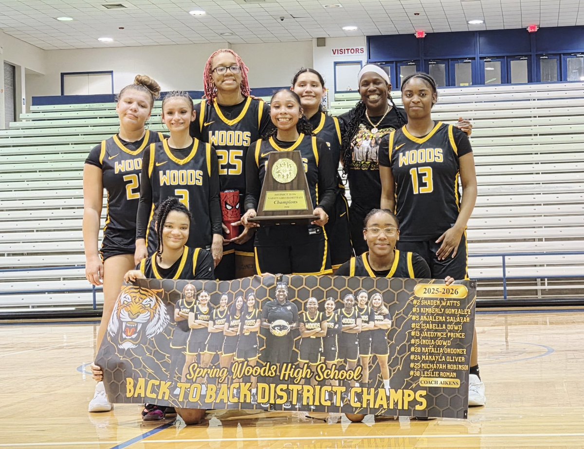 girls_woods's tweet photo. OMG WHAT A GAME! We will take it though! Congrats ladies & @Anjalena_2026 on your 1500 pts! BACK 2 BACK UNDEFEATED DISTRICT CHAMPS! Top scorers @Anjalena_2026 25 pts, @itzzkayla13 12 pts @SpringWoodsHigh @CoachRohrs @sbisdathletics @SwhsClub #WE ๐๐๐๐๐ค https://t.co/2FZsMg68Nq