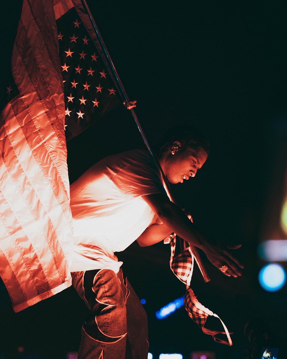 kalshotit's tweet photo. @JColeNC Im a photographer been wanting to photograph you for forever and you’ve inspired me more than I could say 🙏🏾I’m in Bowie Maryland @JColeNC https://t.co/0y72uuvEih