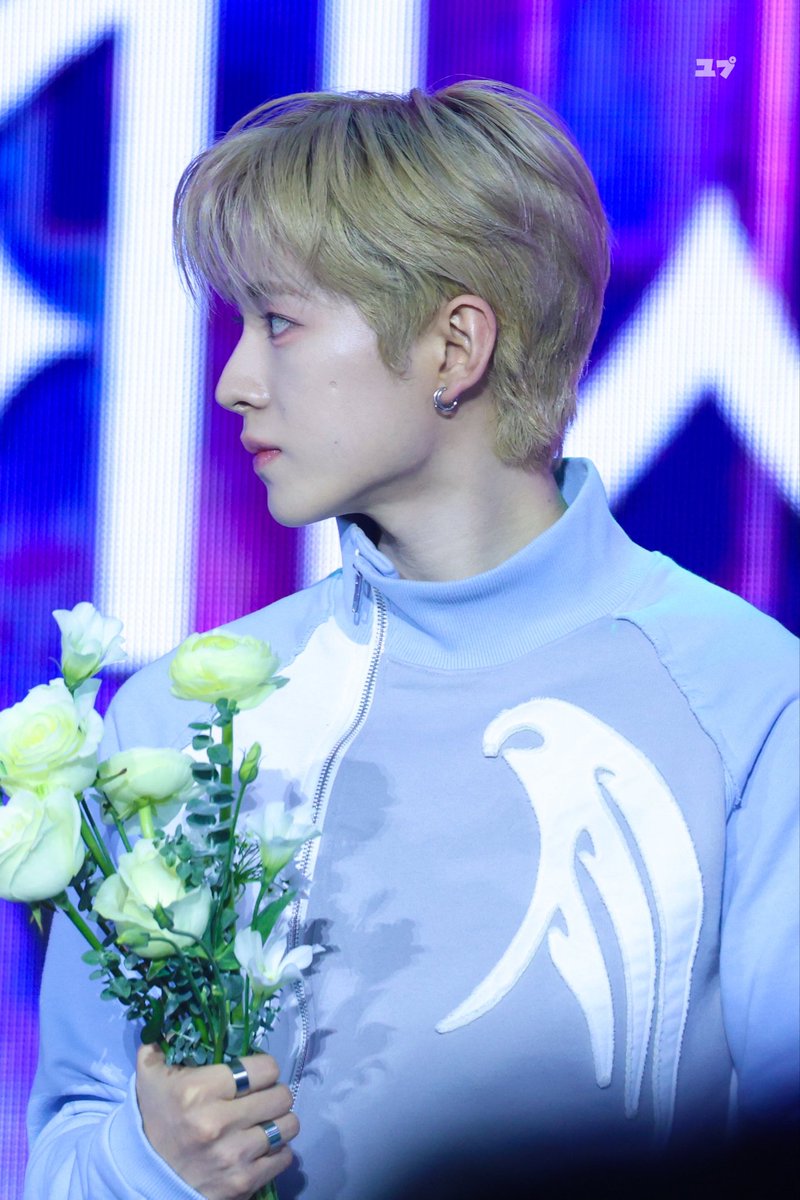 유우시ㄹㅈㄷ곱슬모라서 다른머리 다쫙쫙펴도
구레나룻에 곱슬끼남아잇는거 너무귀여웡ㅋㅋ