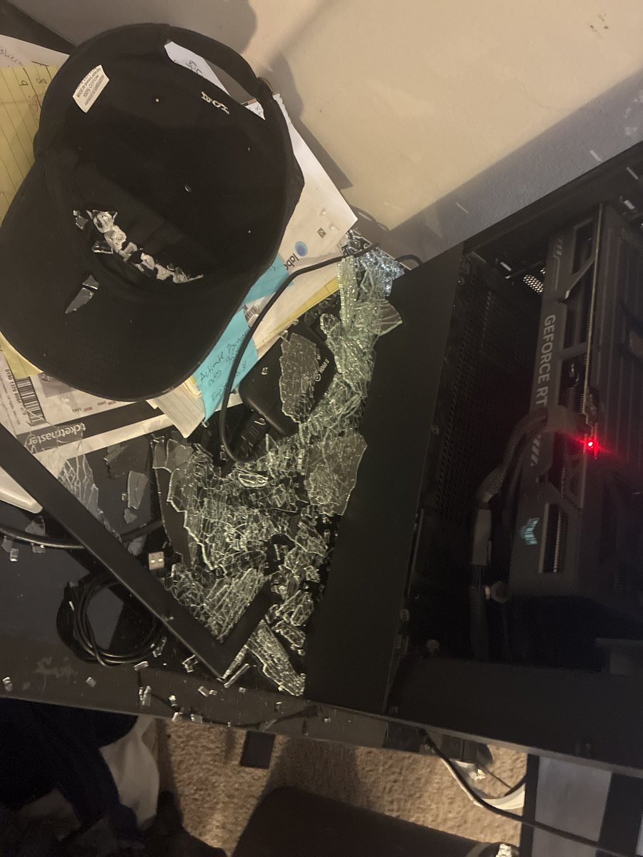 Zoddric's tweet photo. Sorry guys stream got cut a lil short my PC exploded https://t.co/XAb81CvMze