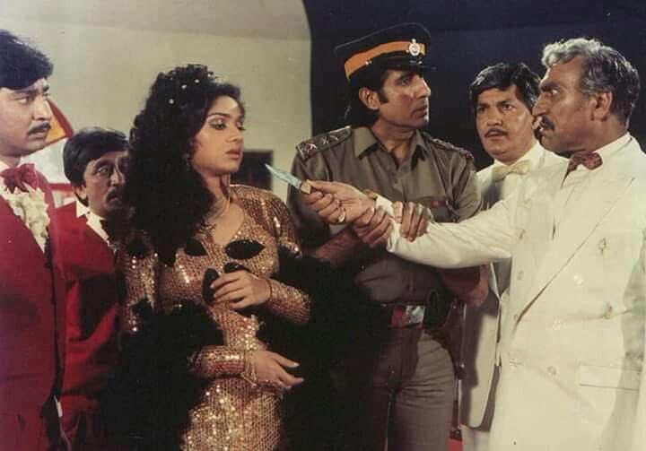 BollyMemories's tweet photo. #38YearsOfShahenshah 12Feb1988
Andheri Raaton Mein
#AmitabhBachchan #MeenakshiSeshadri #AmrishPuri #PremChopra #Jagdeep #ArunaIrani #RohiniHattangadi #SupriyaPathak #KaderKhan

Story #JayaBachchan

#AnandBakshi
#AmarUtpal

#TinnuAnand https://t.co/cFhf7AzRN3