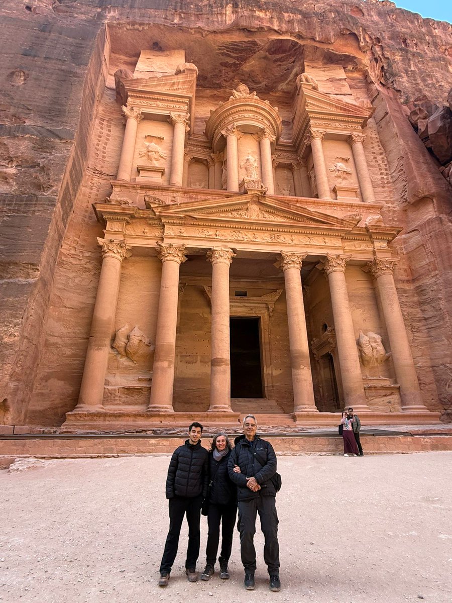 axisdmc's tweet photo. Watching our Brazilian friends experience the grandeur of Al-Khazneh (The Treasury) for the first time is absolutely priceless
#Petra #Jordan #VisitJordan #BrazilianTravelers #الأردن #البتراء #ThisIsJordan #7WondersOfTheWorld #TheRoseRedCity #AlKhazneh #TheTreasury #JordanTourism https://t.co/iSWI3uWIQW