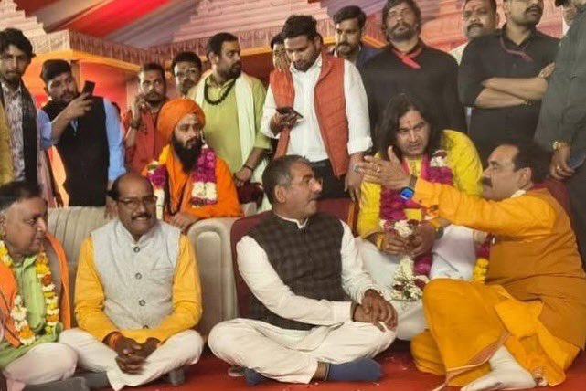 RajuBathamBjp's tweet photo. ग्वालियर जिले के डबरा में श्री नवग्रह प्राण प्रतिष्ठा एवं अलौकिक–दिव्य मंदिर के लोकार्पण के पावन अवसर पर आयोजित शिव महापुराण कथा में सम्मिलित होकर पूज्य पंडित शिवकथा वाचक श्री प्रदीप मिश्रा जी के श्रीमुख से अमृतमयी कथा श्रवण का सौभाग्य प्राप्त हुआ।
@BJP4MP @HitanandSharma https://t.co/YEVyLUs86w
