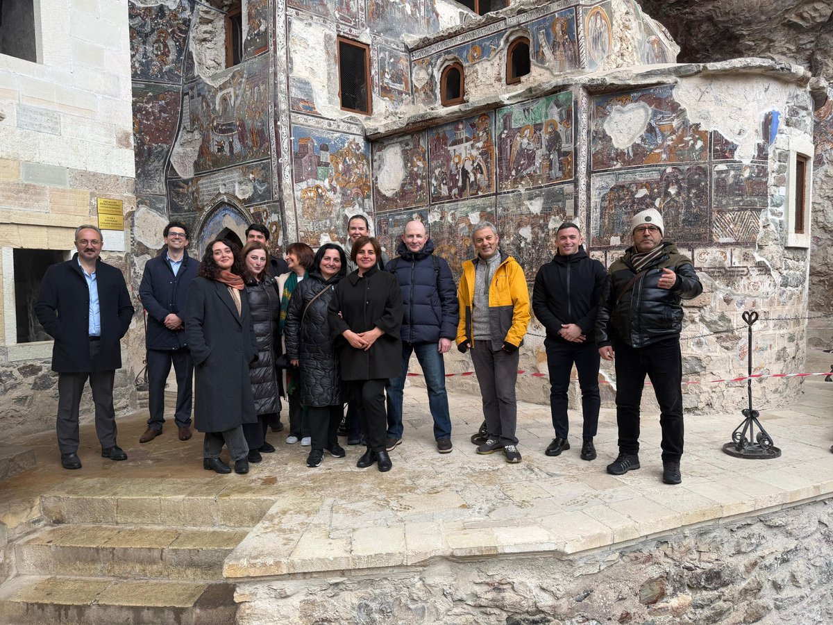 trabzonsumae's tweet photo. Karadeniz’de Güç Birliği 🌊🔬
GFCM &amp; GEF #FishEBM toplantısı kapsamında: 
✅ Bilimsel stratejiler belirlendi. 
✅ Enstitü gezisiyle SUMAE çalışmaları tanıtıldı. 
✅ Sosyal trip ve toplu fotoğraf çekimiyle bu önemli buluşma noktalandı.

#BlackSea #GFCM #GEF #DenizBilimleri https://t.co/VvPSTuyBSs