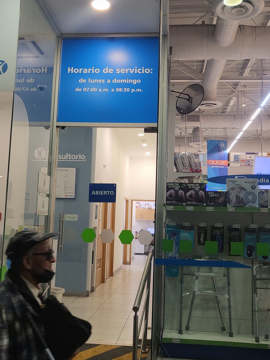 LeonoraPoe's tweet photo. @SanPabloFarma voy saliendo de la sucursal de metro eugenia, el horario de consulta es hadta las 8:30 y ahorita me dicen que el médico ya checo su salida y no hay servicio https://t.co/ABs4f7BByF