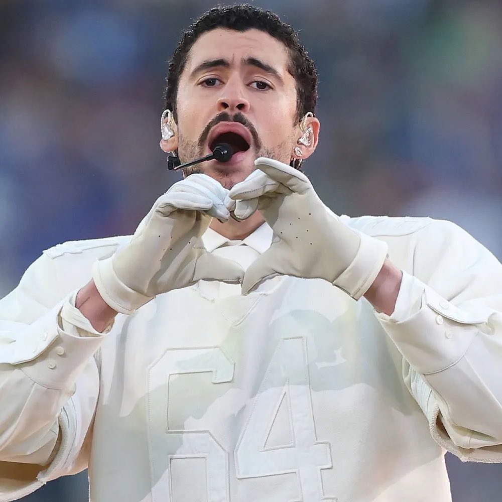 BAD BUNNY Y SU TRADICIÓN DE SACAR ALGO EL DIA DE SAN VALENTÍN! 💘
14/02/2018: ‘AMORFODA’
14/02/2019: ‘SI ESTUVIÉSEMOS JUNTOS’ VEVO 
14/02/2020: ‘IGNORANTES’
14/02/2021: ‘LA NOCHE DE ANOCHE’ VEVO
14/02/2022: ‘UVST’ ANNOUNCEMENT 
14/02/2023: ‘OJITOS LINDOS’ VEVO
14/02/2024: ‘EUROPA