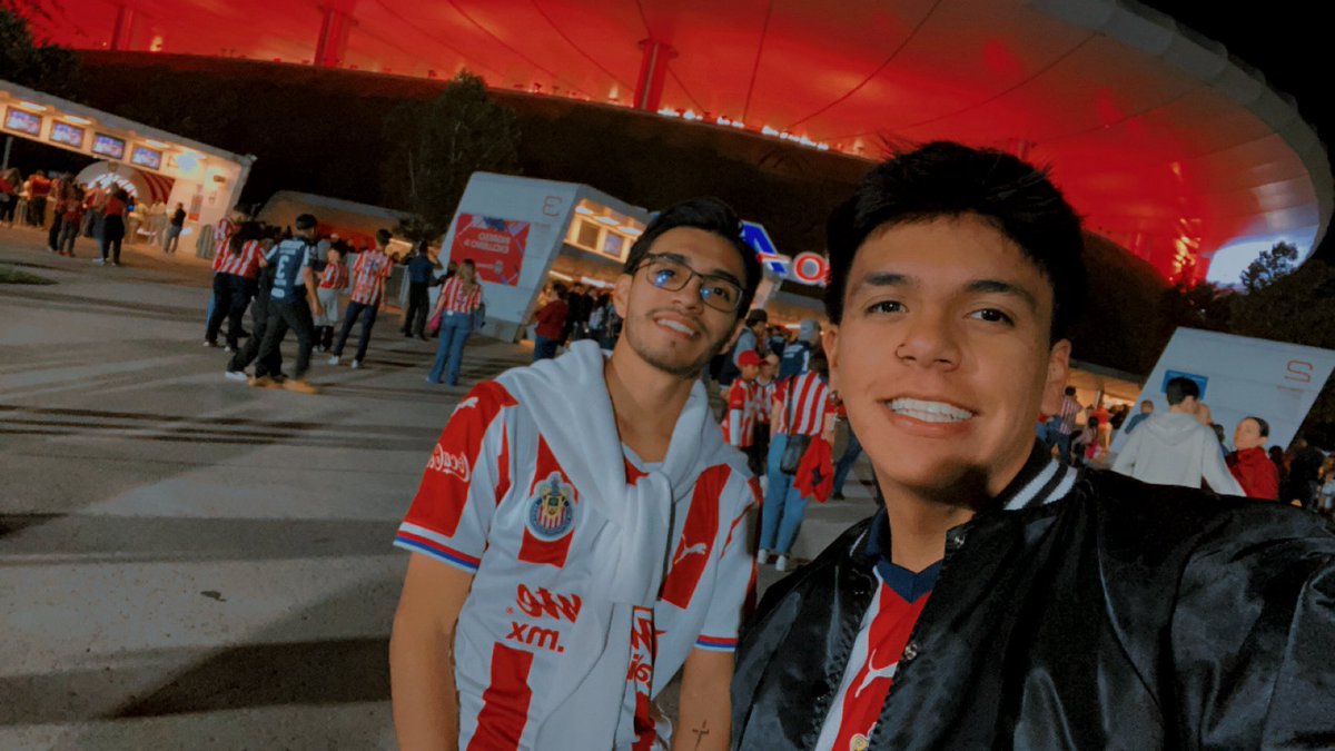 Cesar20072003's tweet photo. @LopezElizondo11 @Chivas @ClubAmerica @calientesports #MásAcciónMásDiversión🔥 https://t.co/EbPVPhmVXB