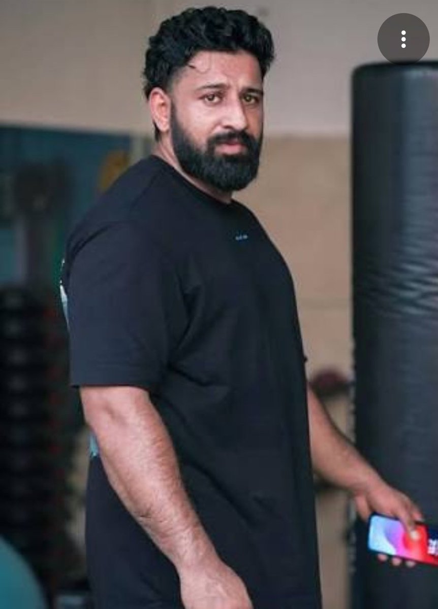 भोजपुरी इंडस्ट्री की शेरनी कहे जाने वाली डिंपल सिंह आज के समय में भोजपुरी की सबसे निडर कलाकार है।

हाल ही में एक पत्रकार ने उनसे रजत दलाल के बारे में पूछा कि 
रजत दलाल को लेकर आपके क्या विचार है?

डिंपल सिंह सीधे बोलती है कि रजत दलाल दोगल__ इंसान है क्योंकि वो समाज में बहुत गंदगी