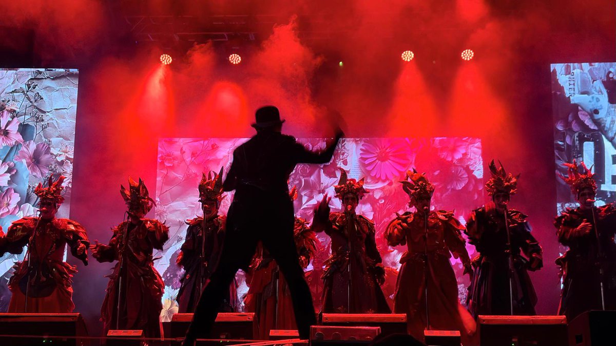 coladoscarnaval's tweet photo. Así pasaba La Nueva Milonga en su segunda rueda del concurso en el Teatro de Verano Ramón Collazo🔥
#ElVerdaderoCarnaval lo vivis por #Colados🚛 https://t.co/l0Lr47tUMs