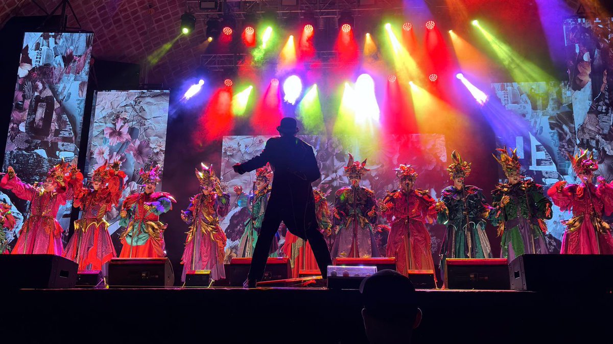 coladoscarnaval's tweet photo. Así pasaba La Nueva Milonga en su segunda rueda del concurso en el Teatro de Verano Ramón Collazo🔥
#ElVerdaderoCarnaval lo vivis por #Colados🚛 https://t.co/l0Lr47tUMs
