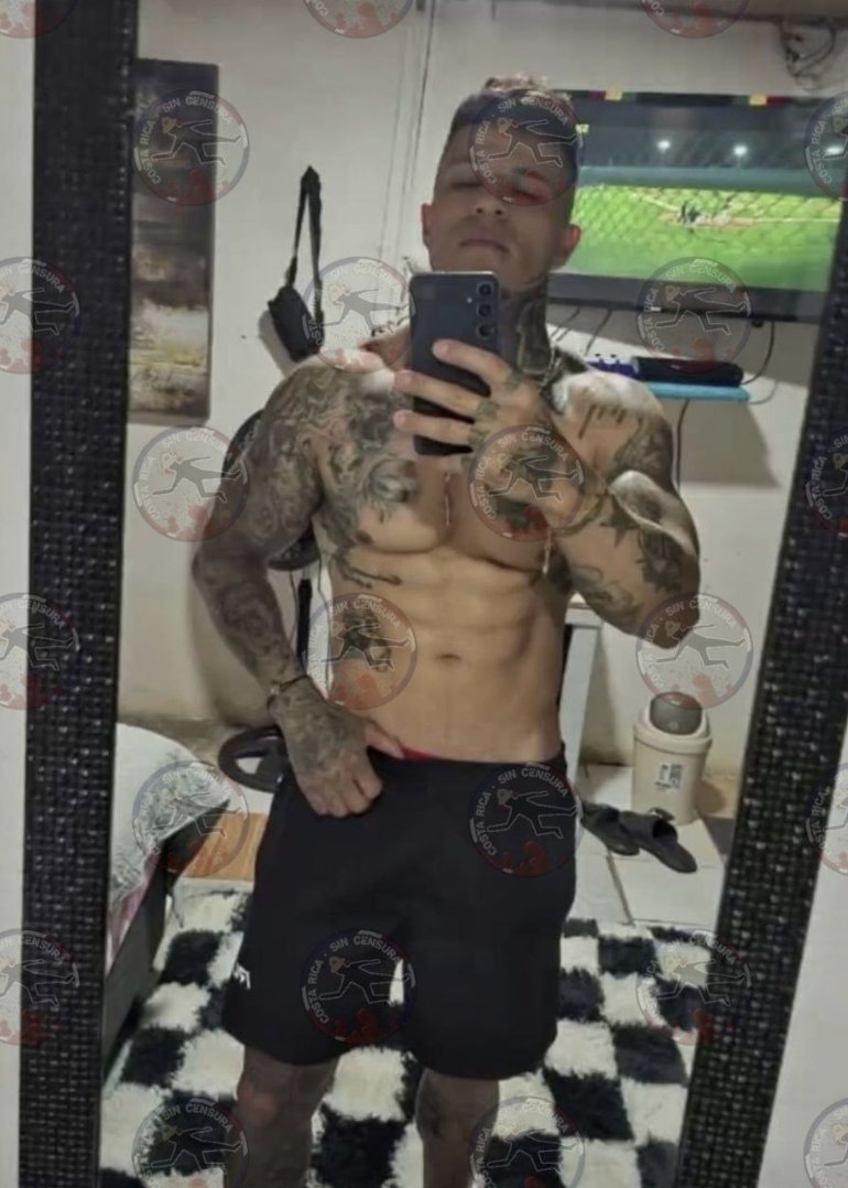 atlanticinsi's tweet photo. @VekaFitzfrancis @LouPerez @mask_bastard @grok @grok A 34-year-old man, Jeffry A., was killed when, whilst exercising at a gym, a man wearing a motorcycle helmet entered the premises and shot him dead.

Jeffry was shot in the throat, face, and back. He was declared dead at the scene. https://t.co/CWtm7XSvcg