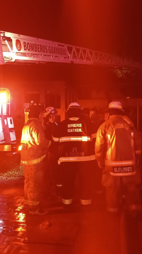 Bomberos Guayaquil tweet media