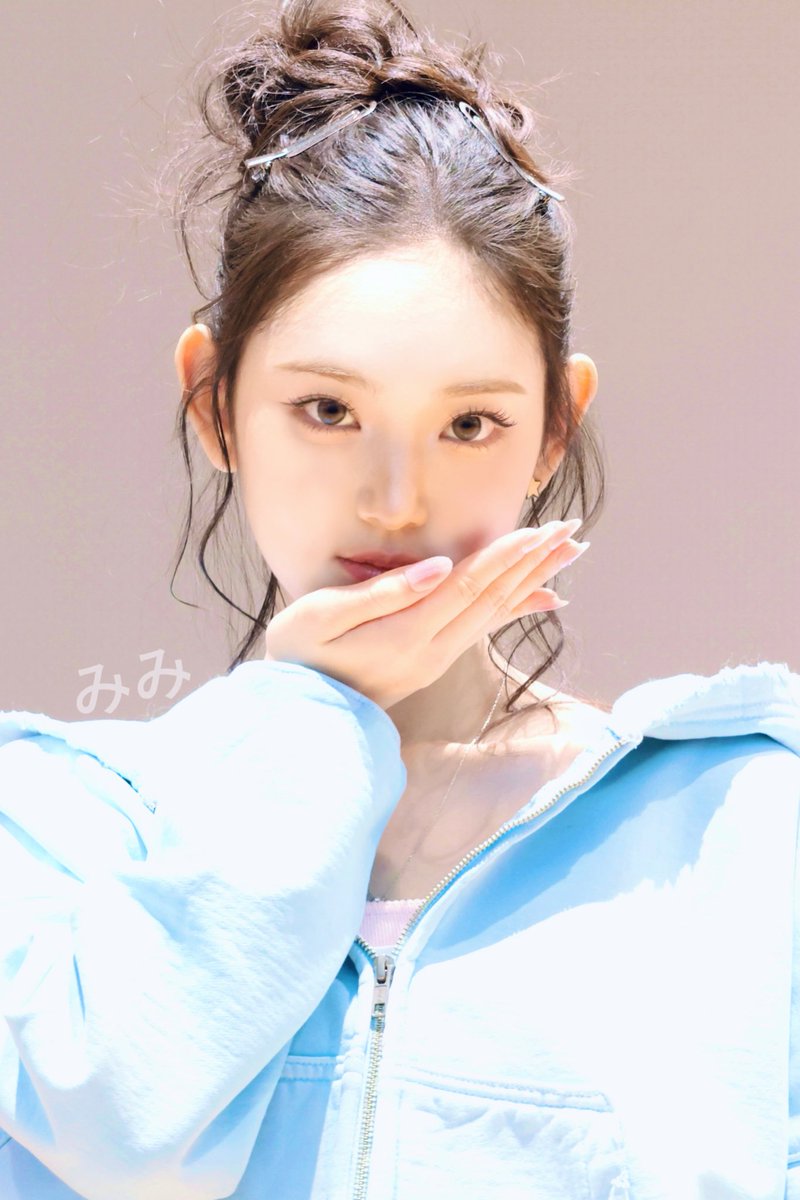 miii1111117's tweet photo. 260207  🩵🤍

#KiiiKiii #키키 #LEESOL #이솔 https://t.co/mAsboImZYC