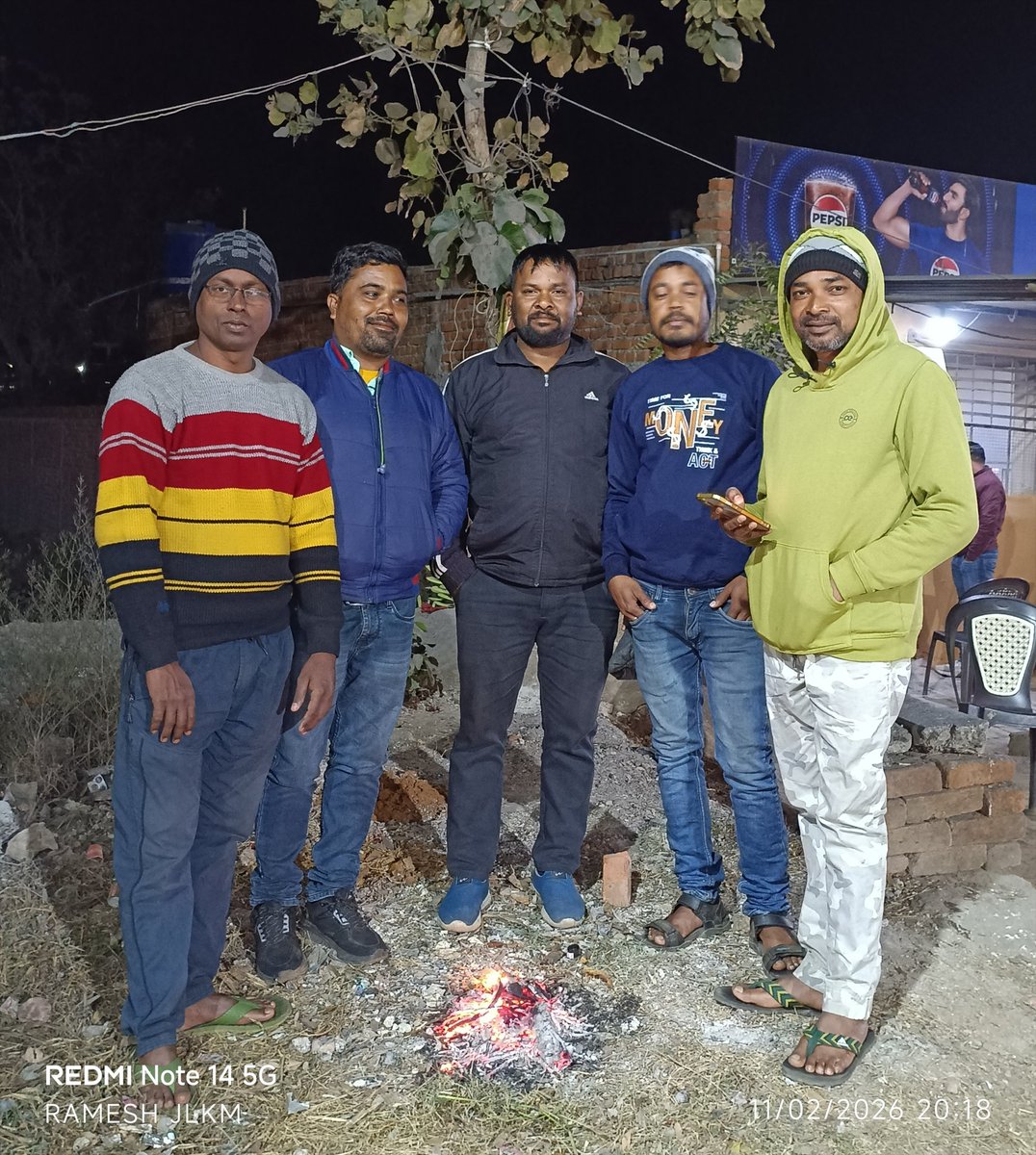 नगर निकाय चुनाव को लेकर 31 नम्बर वार्ड  अंतर्गत राधा लाइन होटल टायर मोड, रामगढ़ मे चाय पर चर्चा करते हुए। 

 #tiger  #socialmedia