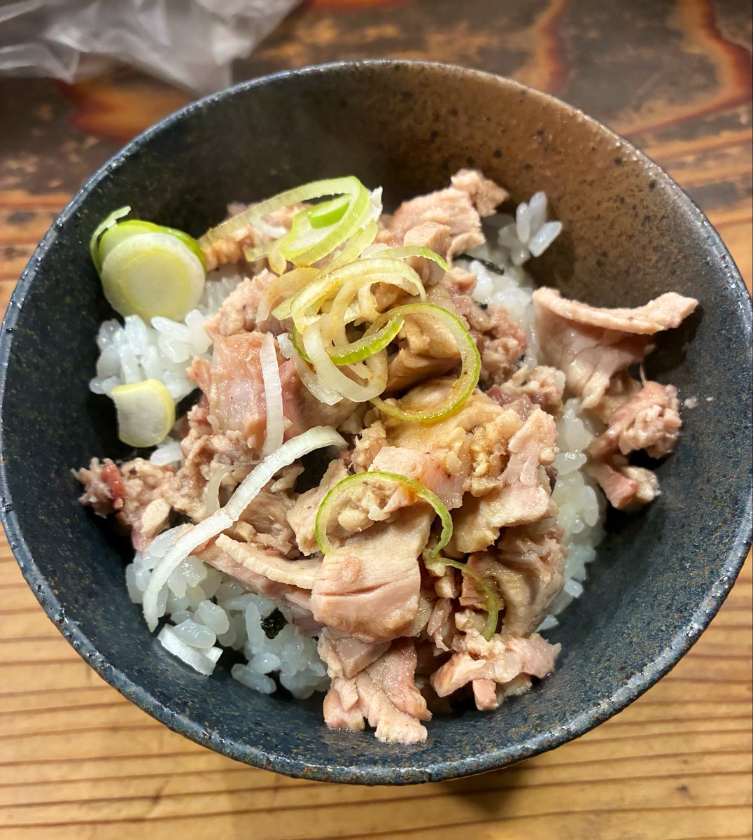 クックらのつけ麺と半チャーシューまぶしをクラウ

今日もめちゃうまかった🍜
ごちそうさまでした🍜