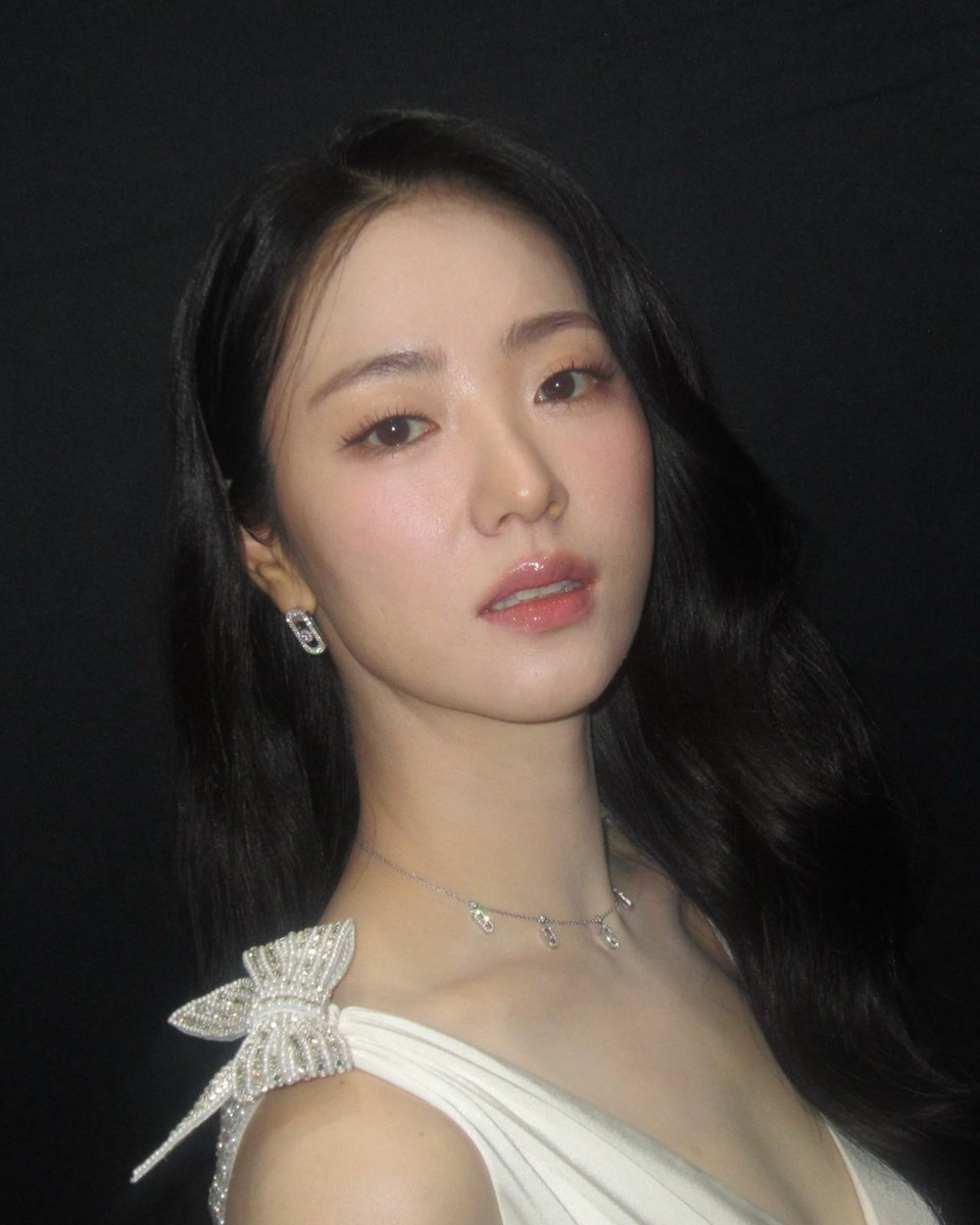 jeon yeobeen universe tweet media