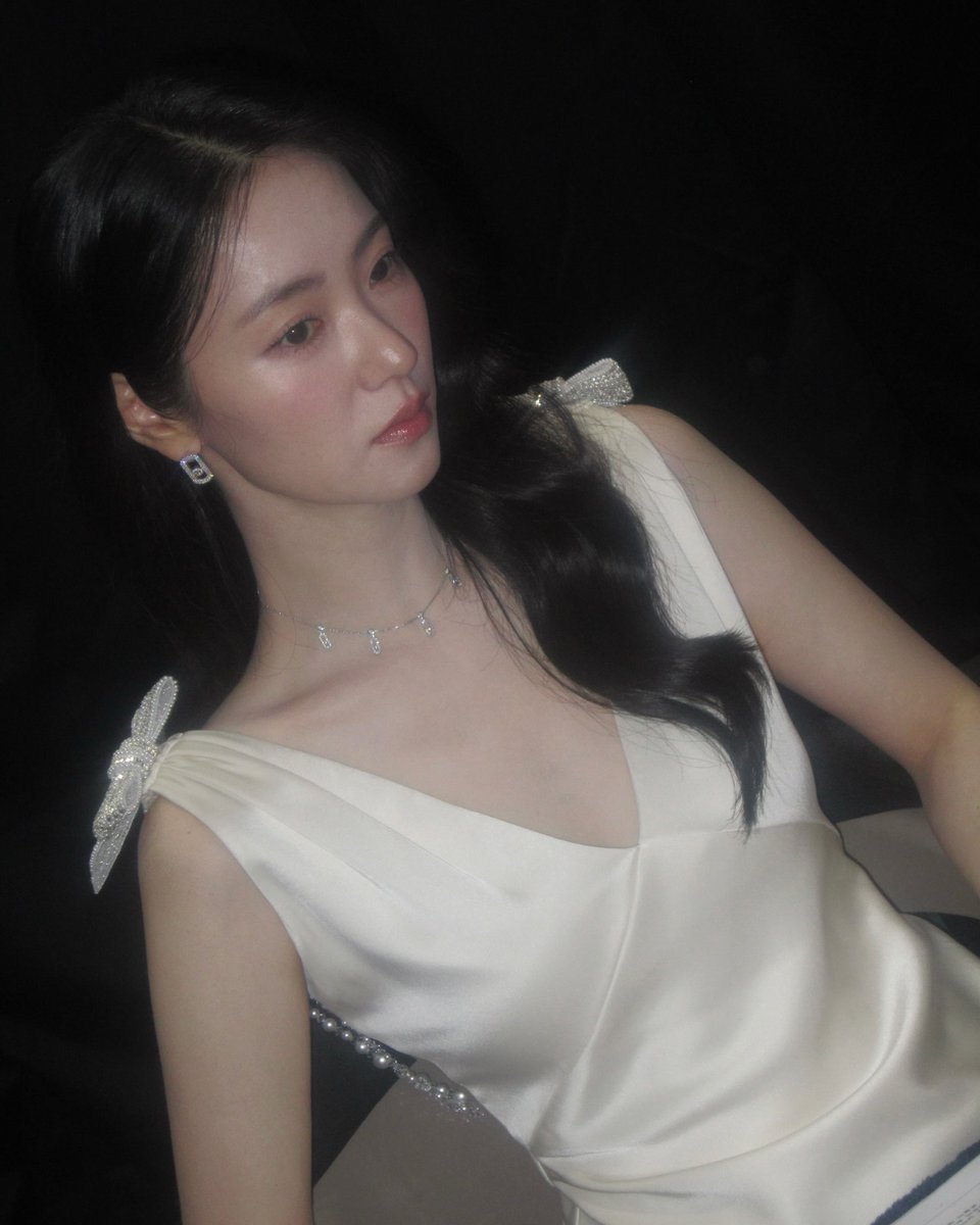 jeon yeobeen universe tweet media