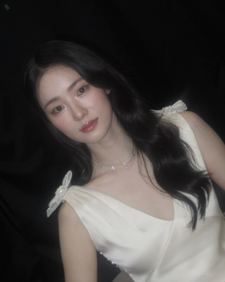 jeon yeobeen universe tweet media