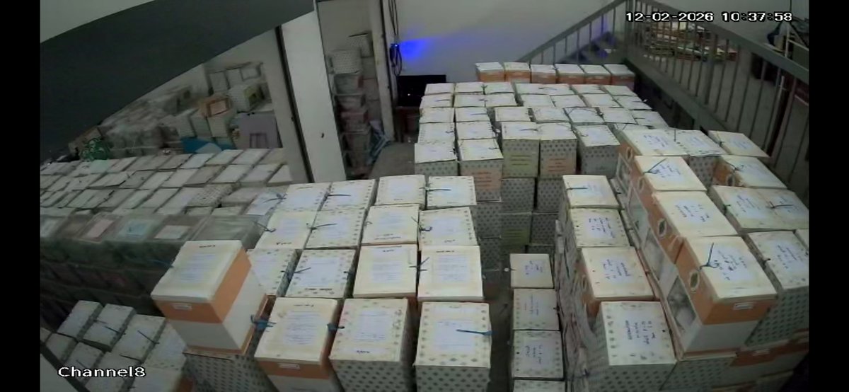 janthawoot's tweet image. ตอนนี้ผมก็เปิดดูค้างไว้ดูความเคลื่อนไหวตลอดทั้งวัน กล้องที่ติดโดยประชาชน ออกเงินโดยประชาชน(เจ้าของกล้อง) เฝ้าดูก็โดยประชาชน ช่วยกันครับ ไม่เหลือบ่ากว่าแรงก็ช่วยๆกันครับ เผื่อเจออะไรผิดปกติจะได้ช่วยกันแจ้ง แจ้งเจ้าของกล้องได้ทัน