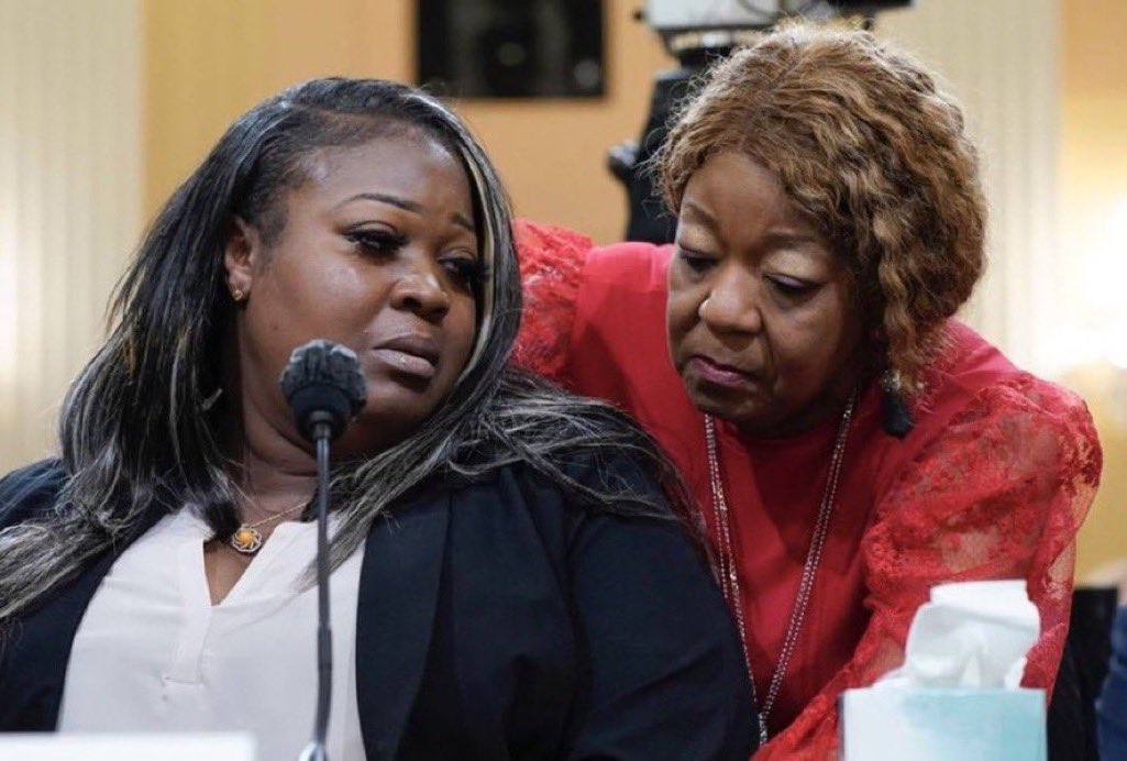 DschlopesIsBack's tweet photo. The woman on the left is a Gold Star mother who got sentenced to 9 years in prison for exposing election fraud in Colorado.

The women on the right received over a hundred million dollars and also got Presidential Medals directly from Biden for the opposite.

FREE TINA PETERS!! https://t.co/EKBKcPCNPU