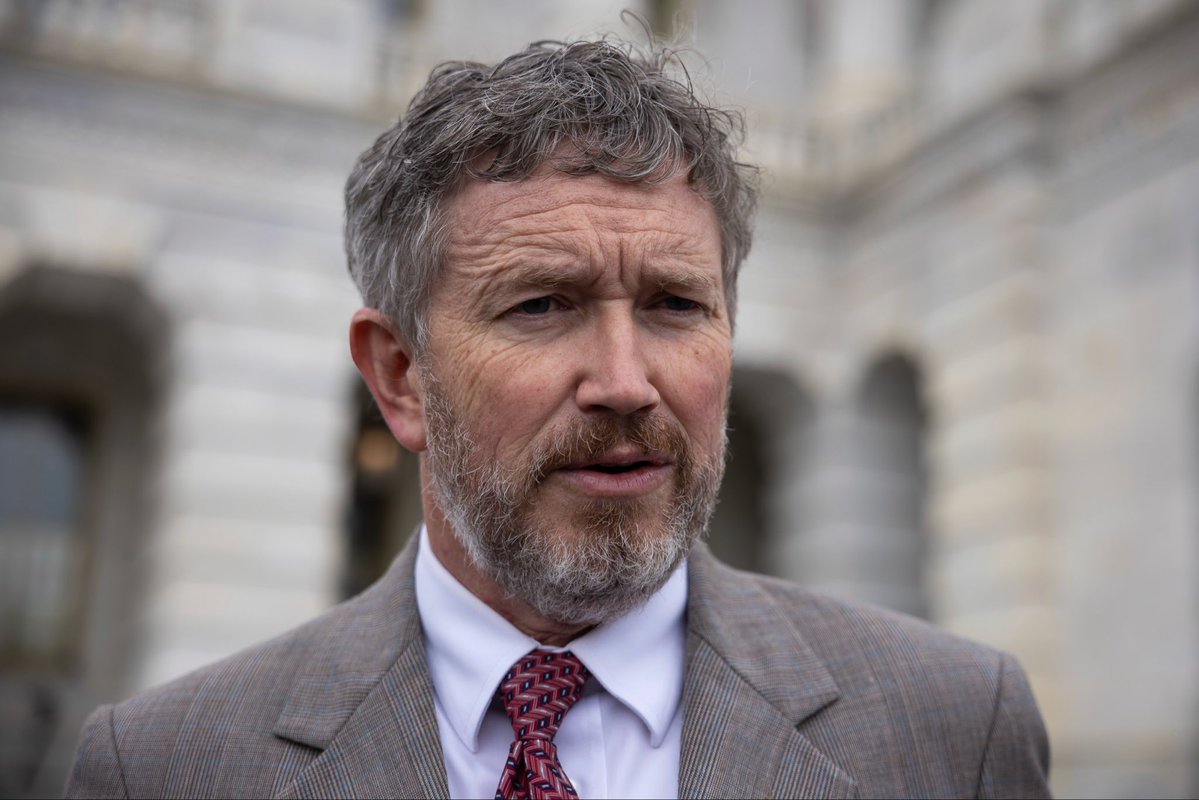 LucasSa56947288's tweet image. 🚨BREAKING: Rep. Thomas Massie says that Attorney General Pam Bondi will be arrested by the next attorney general.