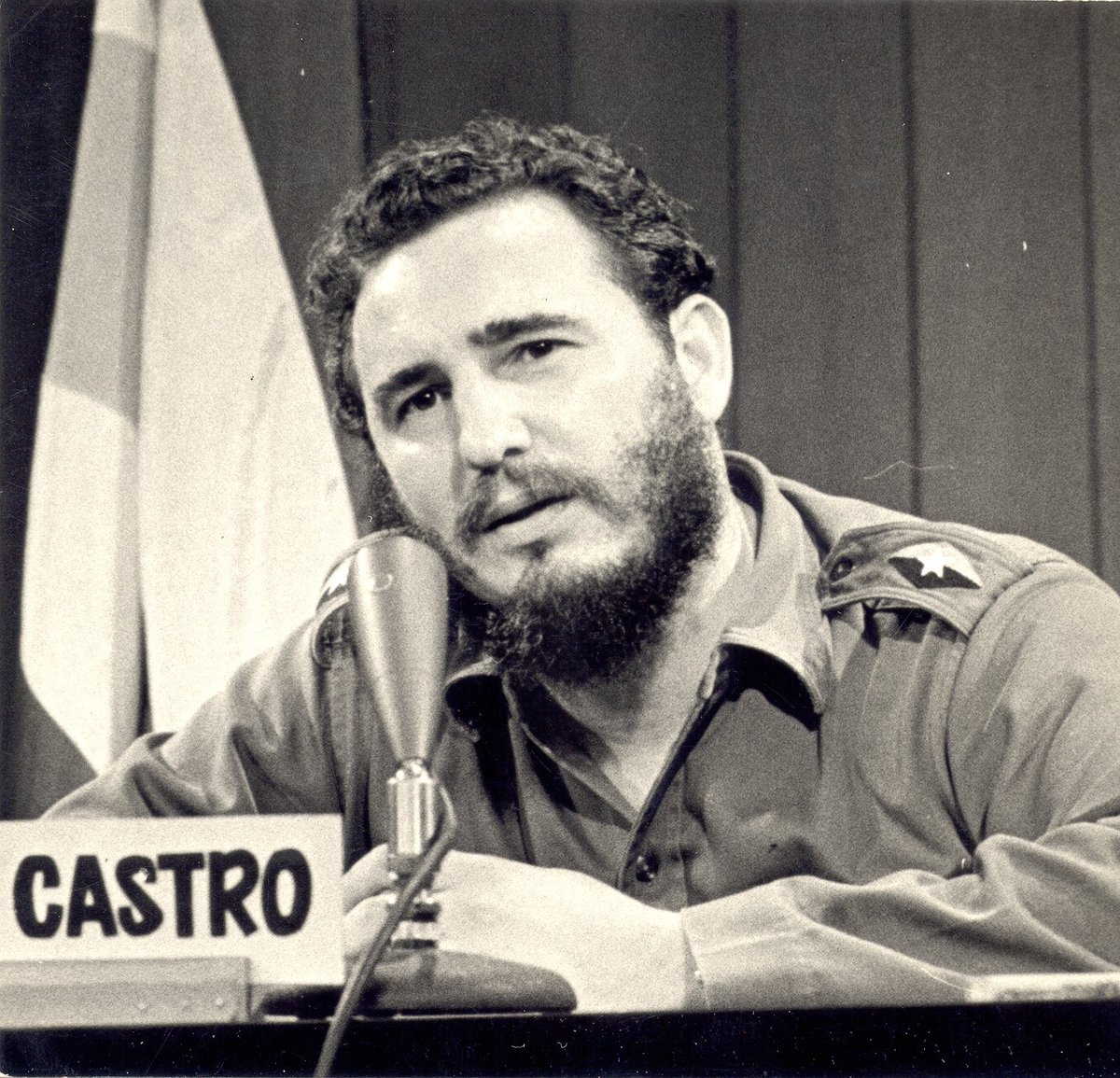 AFCanalCaribe's tweet photo. «Nos acompaña la convicción más profunda de que las ideas pueden más que las armas, por sofisticadas y poderosas que estas sean. Digamos como el Che cuando se despidió de nosotros: ¡Hasta la Victoria Siempre!»

#100AñosConFidel 

#CubaVencerá

#CubaEstáFirme https://t.co/LUr7mYyqcI