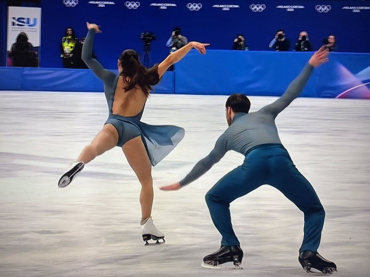 devonaura's tweet image. Witnessing Laurence Fournier Beaudry and Guillaume Cizeron…they made 2 mistakes and weren’t in sync but still fraudulently won gold, which they stole from Chock and Bates/Piper and Paul…just disgusting