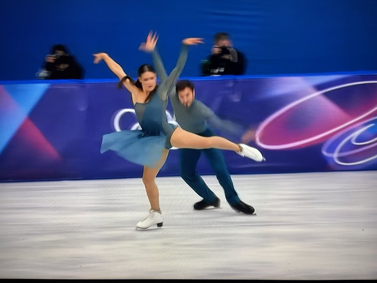 devonaura's tweet image. Witnessing Laurence Fournier Beaudry and Guillaume Cizeron…they made 2 mistakes and weren’t in sync but still fraudulently won gold, which they stole from Chock and Bates/Piper and Paul…just disgusting