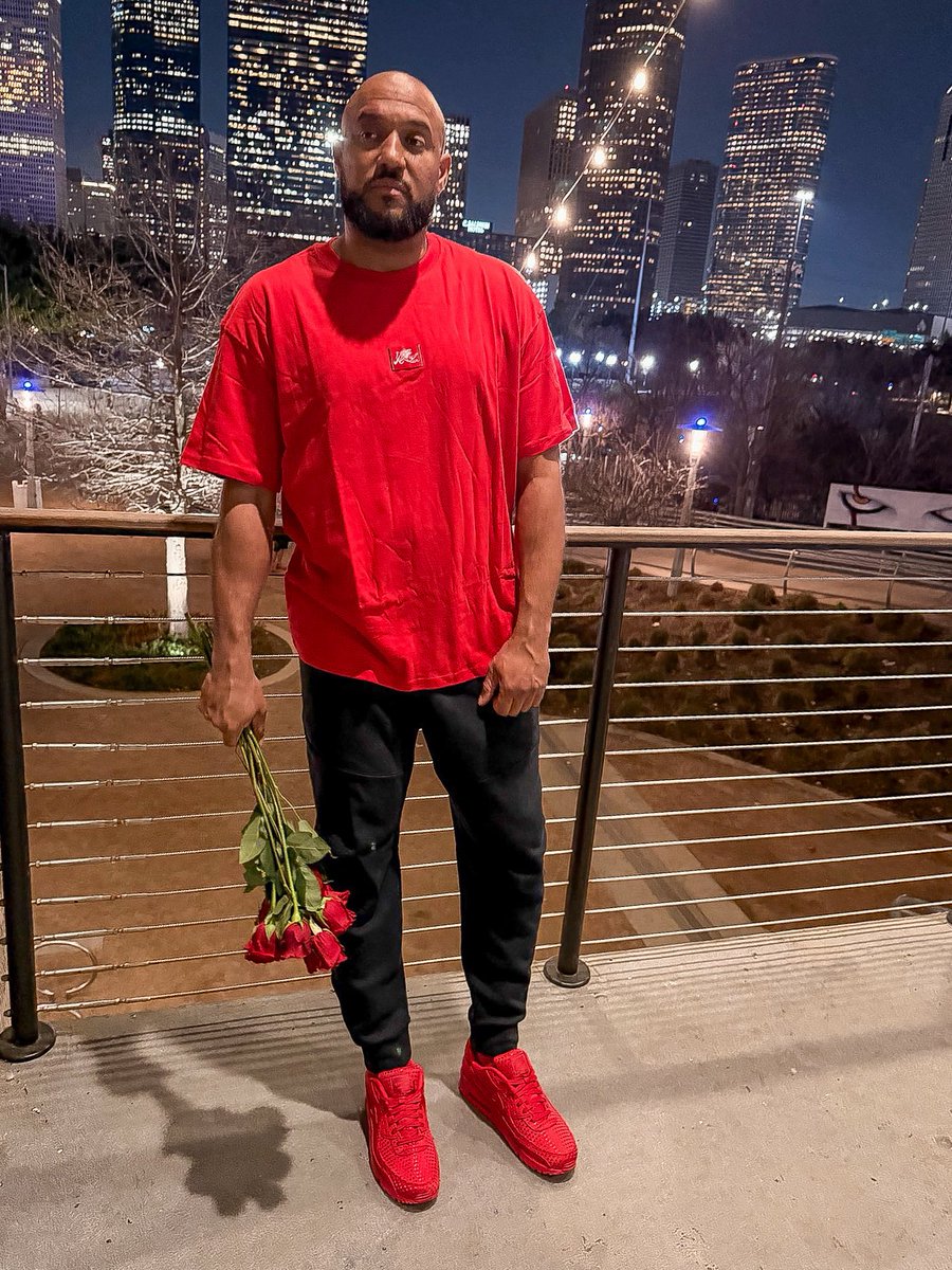 KicksOutOfLife's tweet photo. With Valentine’s Day approaching, love is in the air ❤️
These Nike Air Max 90 Premium “Valentine’s Day” are on point, embroidered hearts, a heart-shaped Air tab, and a Cupid on the insole. Simple, detailed, and easy to fall in love with all over again.
Love,
Kicks Out Of Life ♥️ https://t.co/Kl7sBTU4Kv