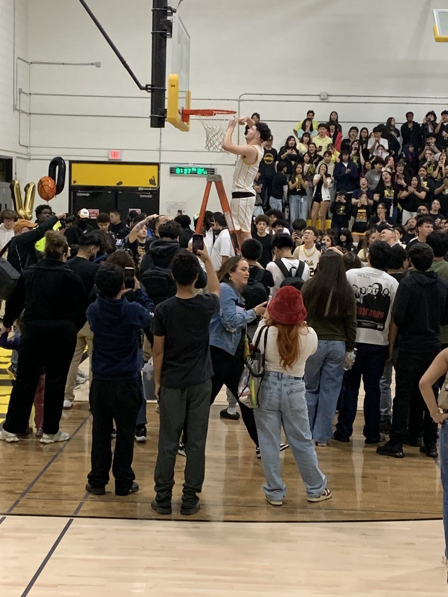 Factorybball's tweet photo. Maryvale 85
Trevor Browne 49 F 
Region champs #SrNight https://t.co/T2rmTcFkcT