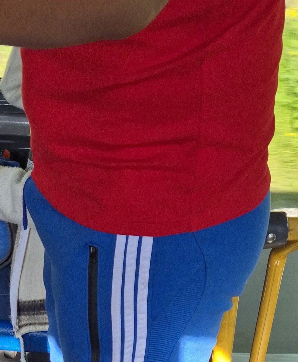 CRec56559298's tweet photo. Alguien madrugo primero #bulto #voyer https://t.co/z44kmUEBPv