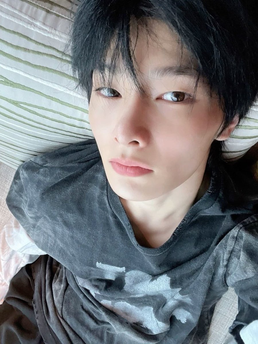 hyuneselca's tweet photo. seungmin is dating a 25 year old

there is a 7 MONTH age gap between them

that’s roughly 226 days

disgusting https://t.co/dS4sXqVyzc