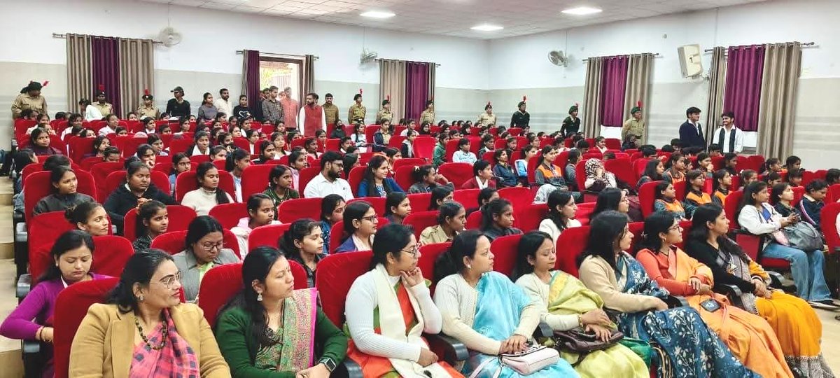 अभाविप अवध प्रांत में लखनऊ महानगर एवं कृष्णा देवी गर्ल्स डिग्री कॉलेज के संयुक्त तत्वाधान में "संघ शताब्दी वर्ष" के उपलक्ष्य में "पंच परिवर्तन: राष्ट्रीय पुनर्निर्माण की दिशा" विषयक राष्ट्रीय संगोष्ठी का आयोजन लखनऊ विश्वविद्यालय में किया गया।

इस अवसर पर राष्ट्रीय स्वयंसेवक संघ
