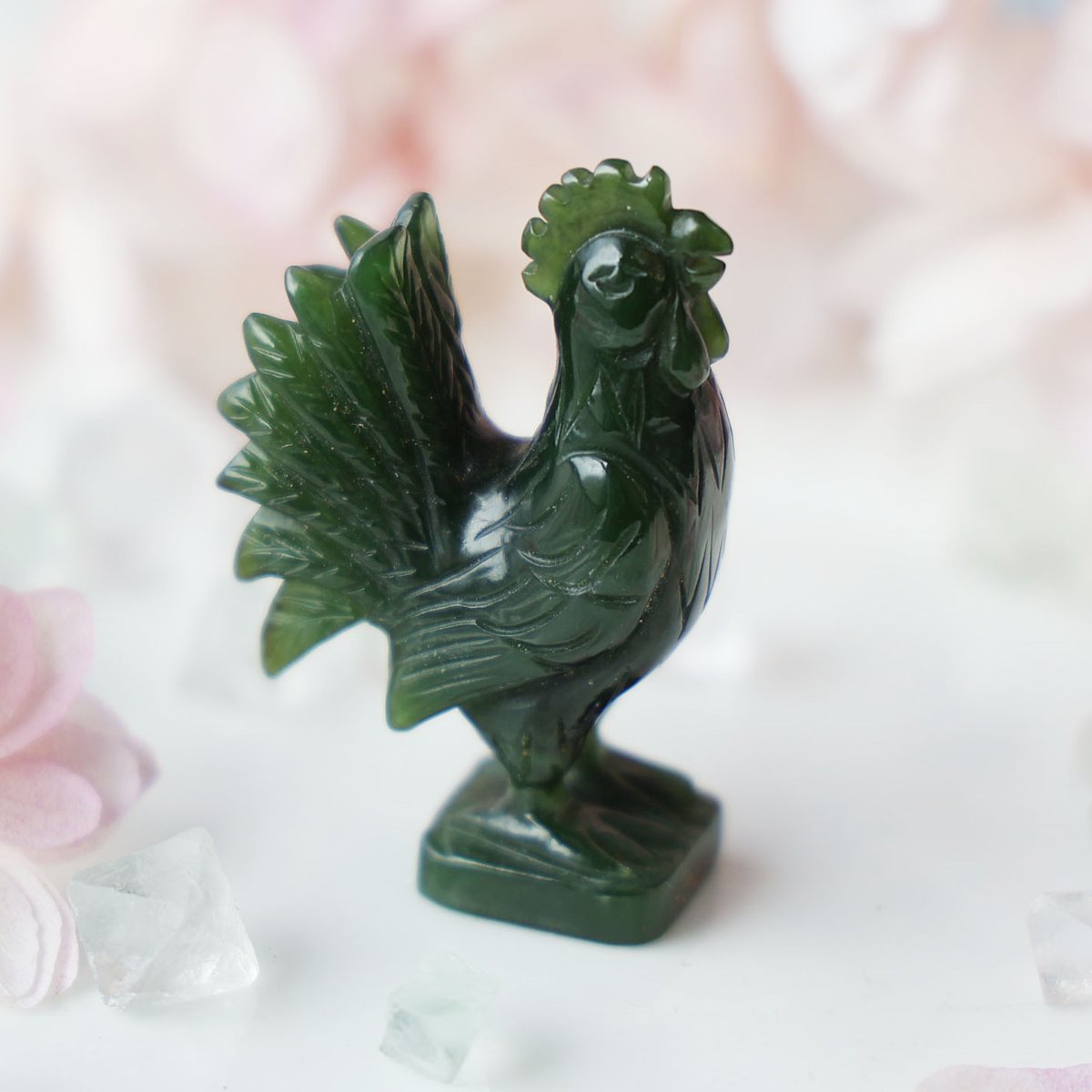 海福雑貨通販部の【古いもの】に、緑石の小さな鶏オブジェを1点upしま
