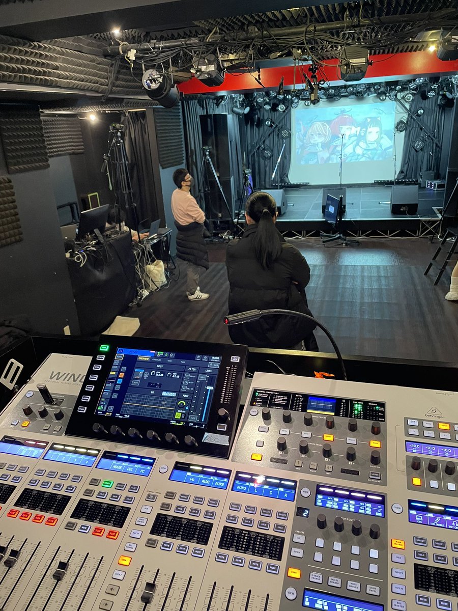 hirata_hironobu's tweet photo. ボイスト音楽祭のレコーディングをしていたのですが、Macが不調で録音が止まるトラブルに困っていたところ、浅草橋マンホールの社長さんが「よかったら僕のMacを使ってください！」と神対応😭
無事に録音ができました。ピンチに全力で対応してくれた浅草橋マンホールのスタッフワークに感謝です！ https://t.co/nAumll5vMS