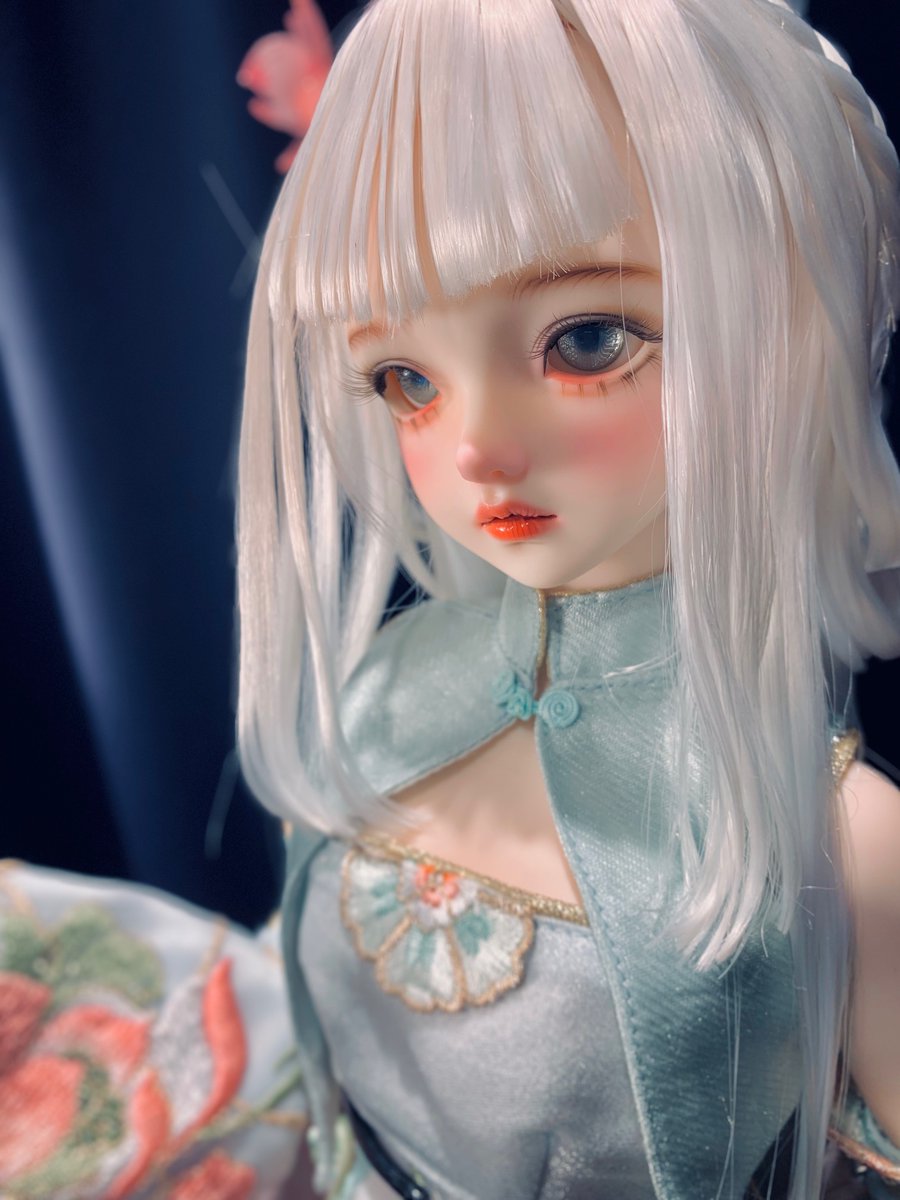 【DOLKラジオ会館店♢入荷ドール】
大人気のAsleep Eidolon様より【〈期間限定〉芙蕖 Fullset】が到着しました♪
水面に花開く大輪の美しい蓮の化身が登場です🪷
刺繍と玉を模した装飾が彩る美しい衣装、結い上げられた白いロングヘア…✨
期間限定でしか出会えないFullsetをぜひ…！

50cm/¥132,350