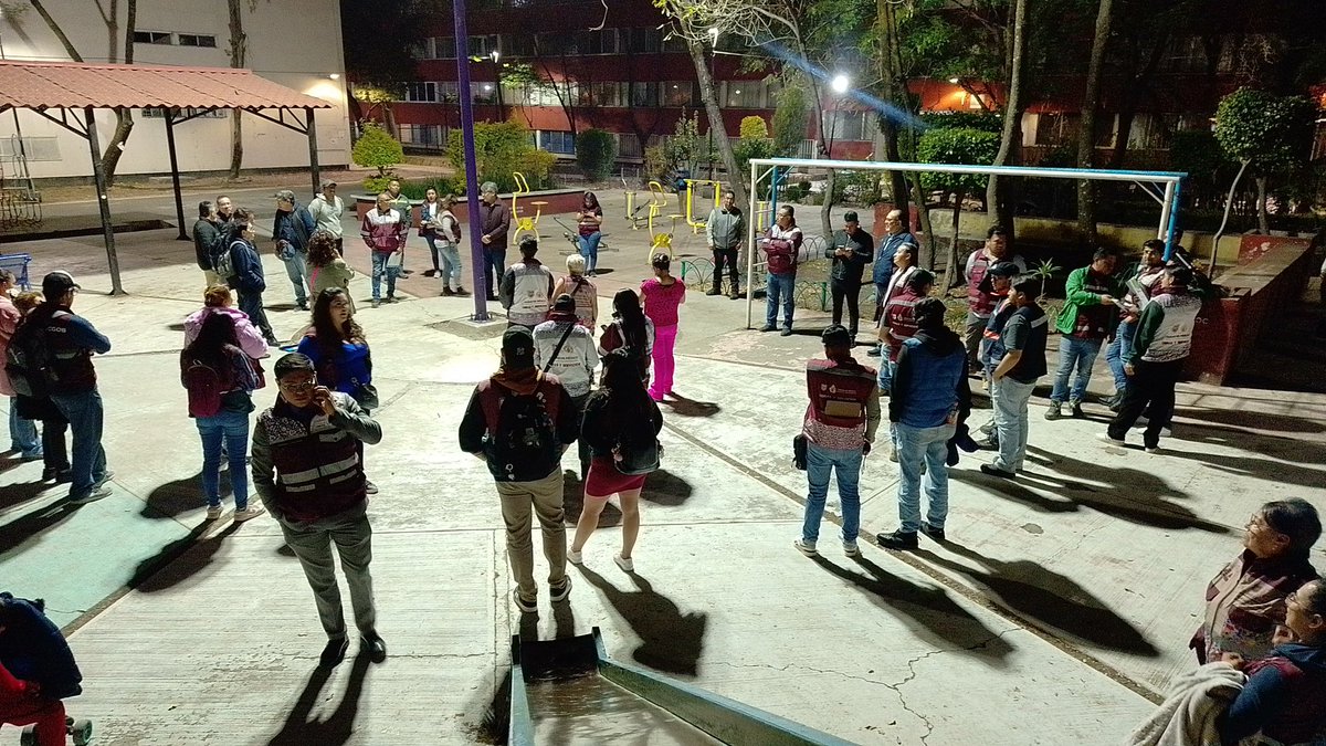 Los espacios iluminados se transforman y recuperan para que las personas se trasladen con seguridad incluso por las noches. Esto hace el <a href="/GobCDMX/">Gobierno de la Ciudad de México</a> a través <a href="/RUTATlatelolco/">RUTA Tlatelolco mi Amor</a>: dignificar esta histórica unidad habitacional. 

Seguiremos avanzando.