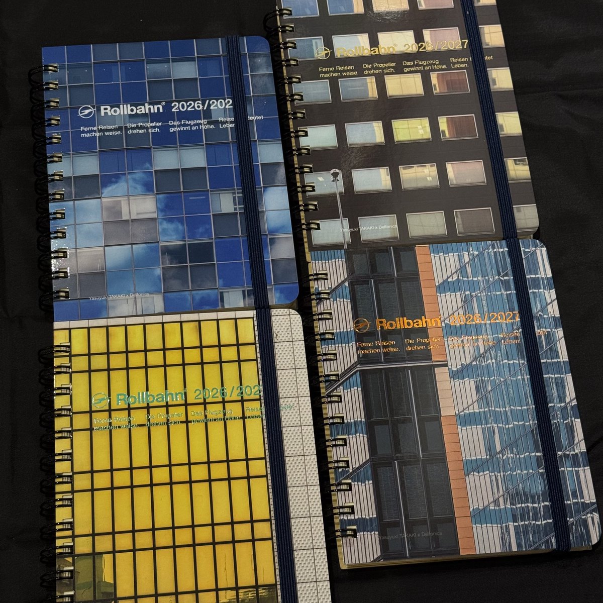 ロルバーン ダイアリー Yasuyuki TAKAKI
フォトグラファー・Yasuyuki TAKAKI（たかきやすゆき）さんとのコラボレーションデザインのロルバーンダイアリー。ビルの窓に都会の空や景観が美しく映り込んだ高木さんの作品を配しました。静かな佇まいで、ユニセックスに使いやすい1冊です。
#ロルバーン