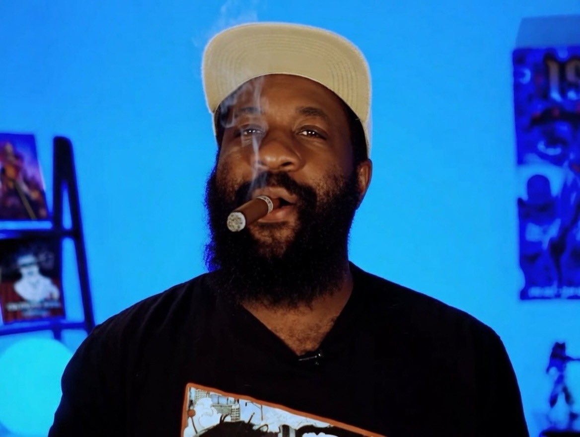 YellowFlashGuy's tweet image. LOL felted everyone by just not responding, and putting out comics.