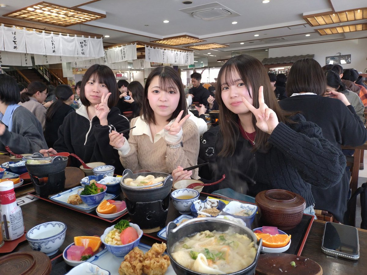 bunsekikagaku's tweet photo. お昼のお食事シリーズその2
みんなで楽しく、美味しくいただいております！
#国内研修旅行
#お昼 https://t.co/6v95MfapNi