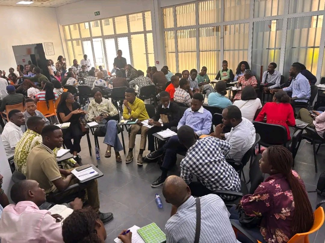 Kinshasa, 10 fév. 2025 | Jour 2 – Formation en entrepreneuriat à l’Orange Digital Center :
Détection des opportunités à partir des problèmes réels.
Travail en 6 groupes sous l’animation de Coach Gabriel Lomengo.
Apprentissage, intelligence collective et créativité au rendez-vous