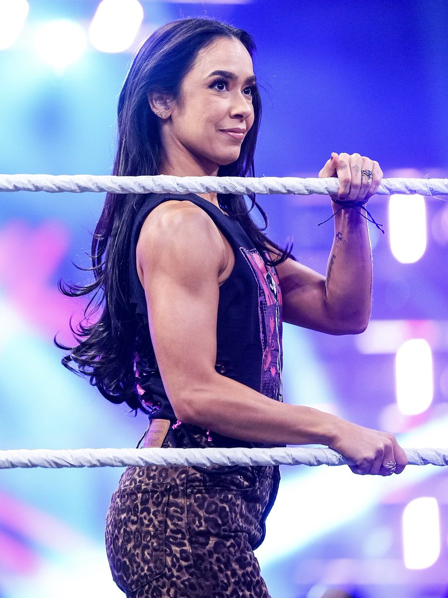 UnhingedJMoxley's tweet photo. #WCW goes to the incredibly beautiful @crazyofwebsx my absolute favorite person in the world. I’m so lucky to have her in my life. https://t.co/iLQeWJ1fJS